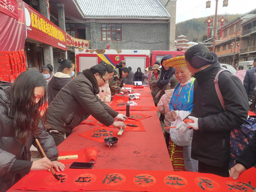 隆回：新春送联 “廉”润瑶乡_邵阳头条网